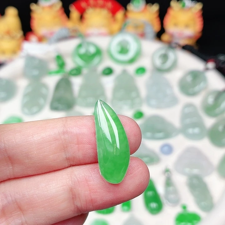 翡翠未镶嵌颈饰缅甸天然A货翡翠