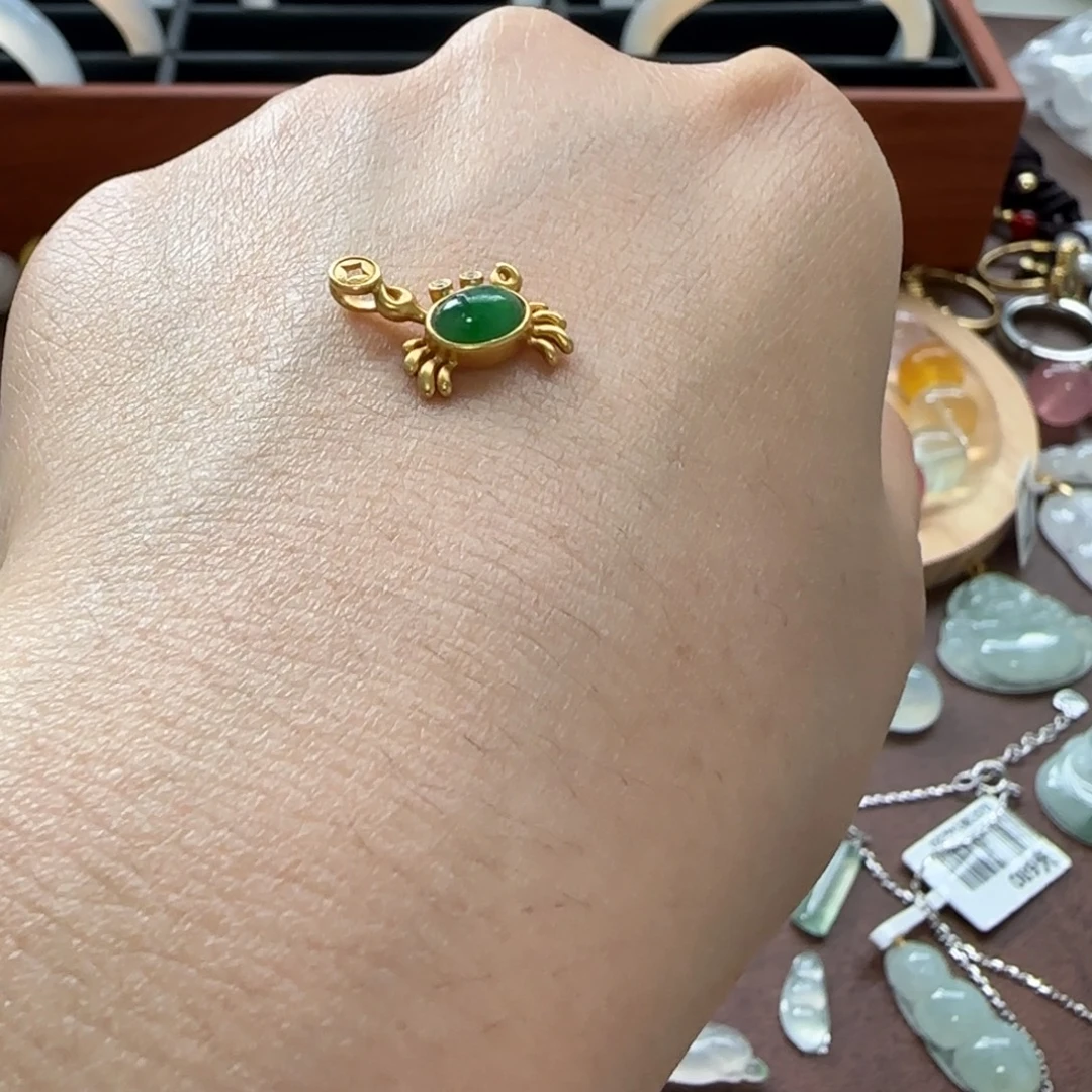 小***易颈饰未镶嵌翡翠螃蟹