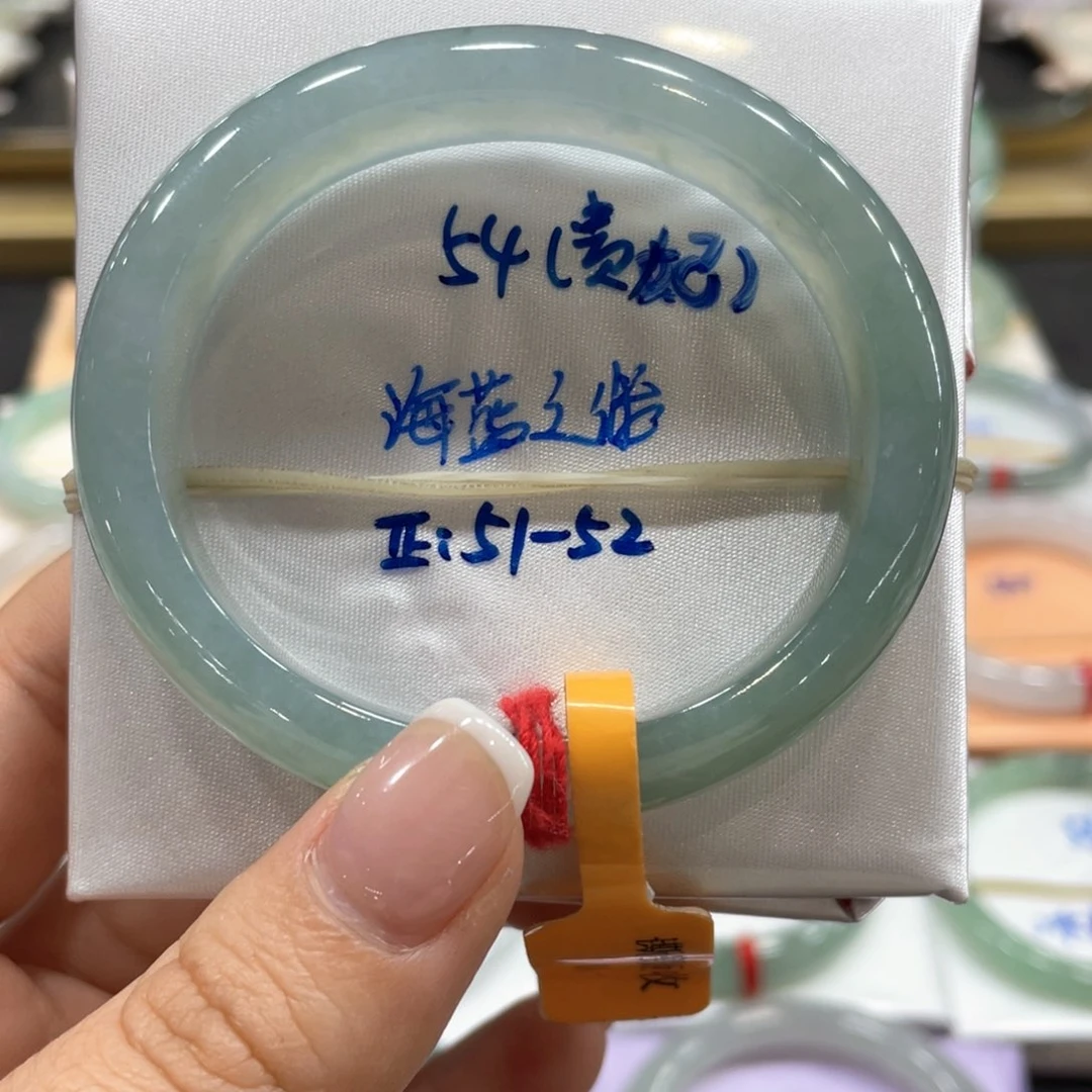 翡翠手镯未镶嵌翡翠