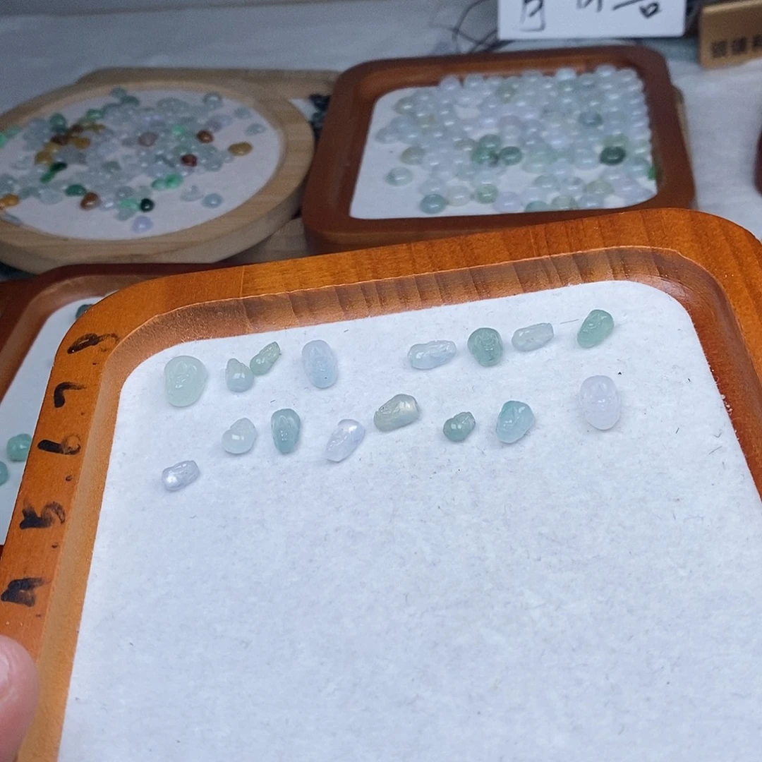 翡翠颈饰未镶嵌冰皮丘60一个