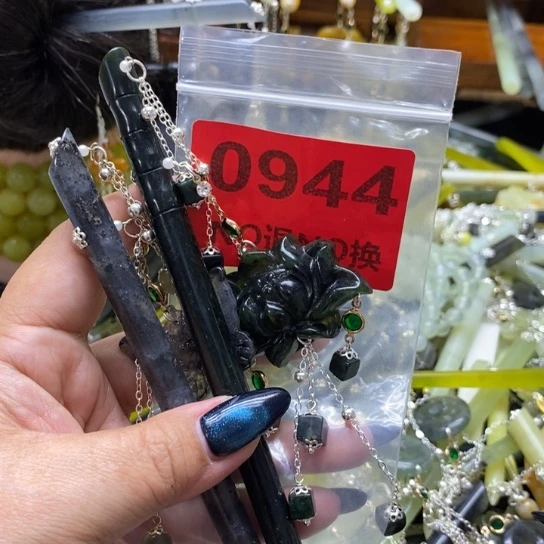 晓***米蛇纹石玉未镶嵌发簪