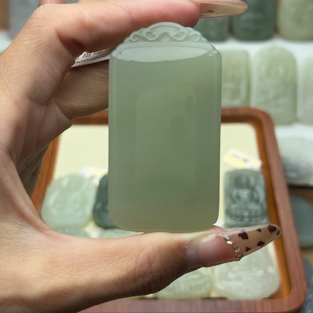 l***i和田玉未镶嵌颈饰