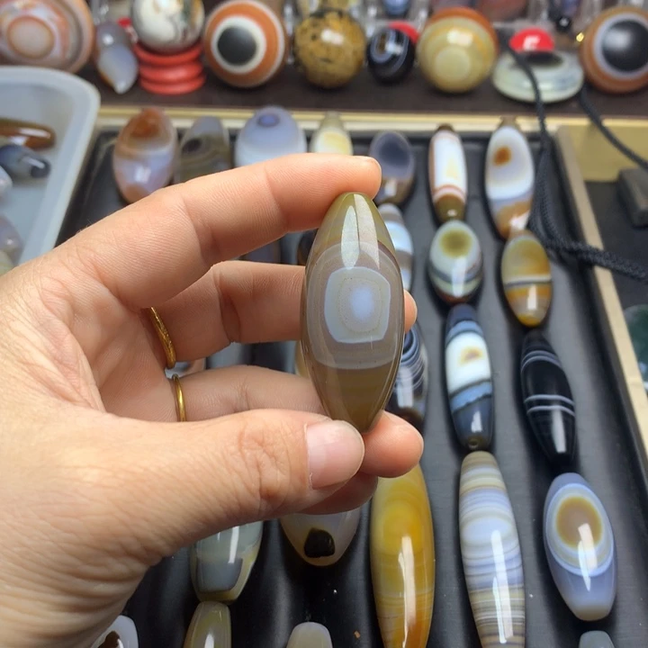 橡***人玛瑙/玉髓未镶嵌颈饰吊坠