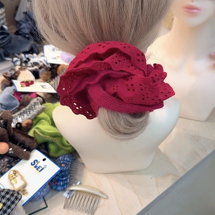 红色毛线蕾丝大肠圈