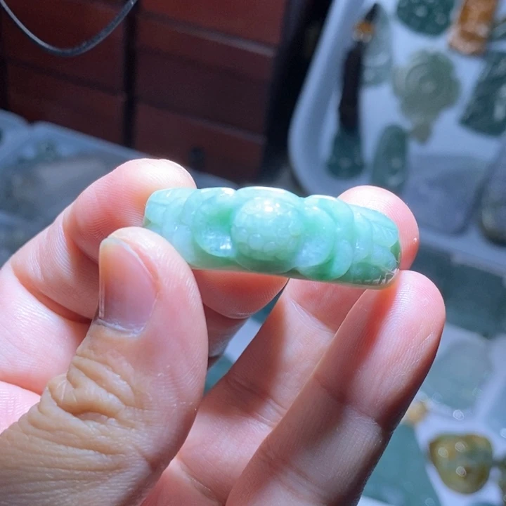 翡翠颈饰未镶嵌好