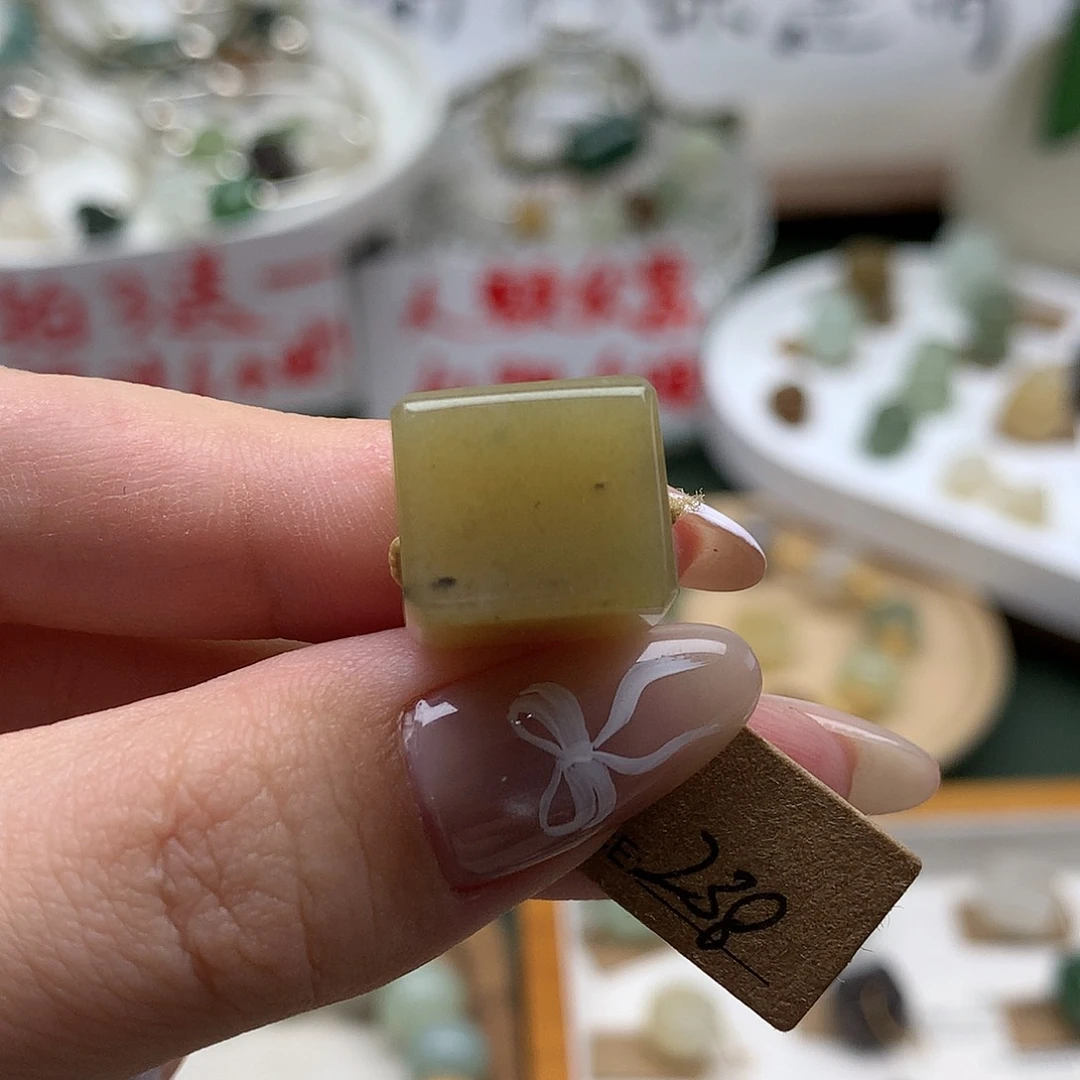 颈饰未镶嵌和田玉星**威