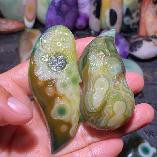 颈饰未镶嵌石英质玉牛