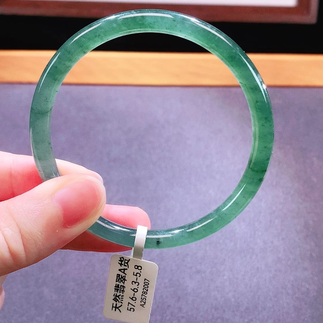 翡翠手镯未镶嵌天然翡翠