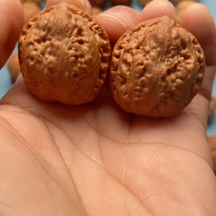 文玩核桃把件文玩精品手捻玉面麒麟元