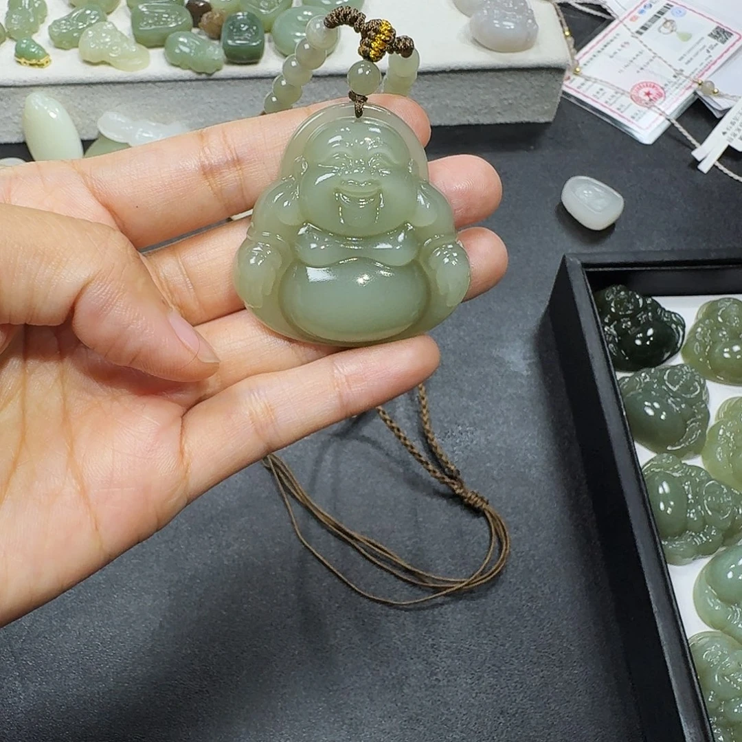 昆***物和田玉未镶嵌颈饰