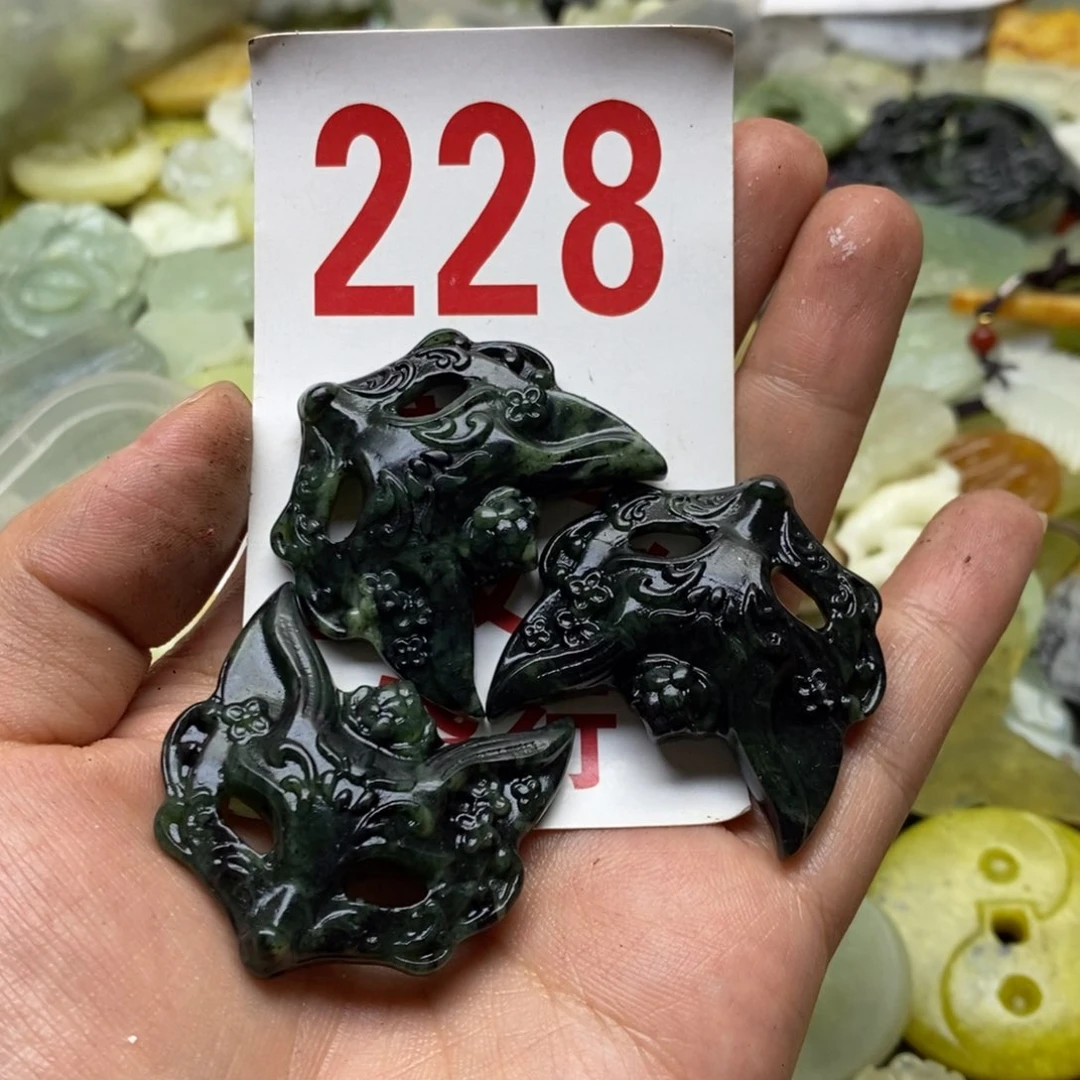 透闪石-蛇纹石玉未镶嵌挂坠