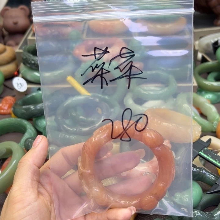 未镶嵌手镯石英岩玉菜*