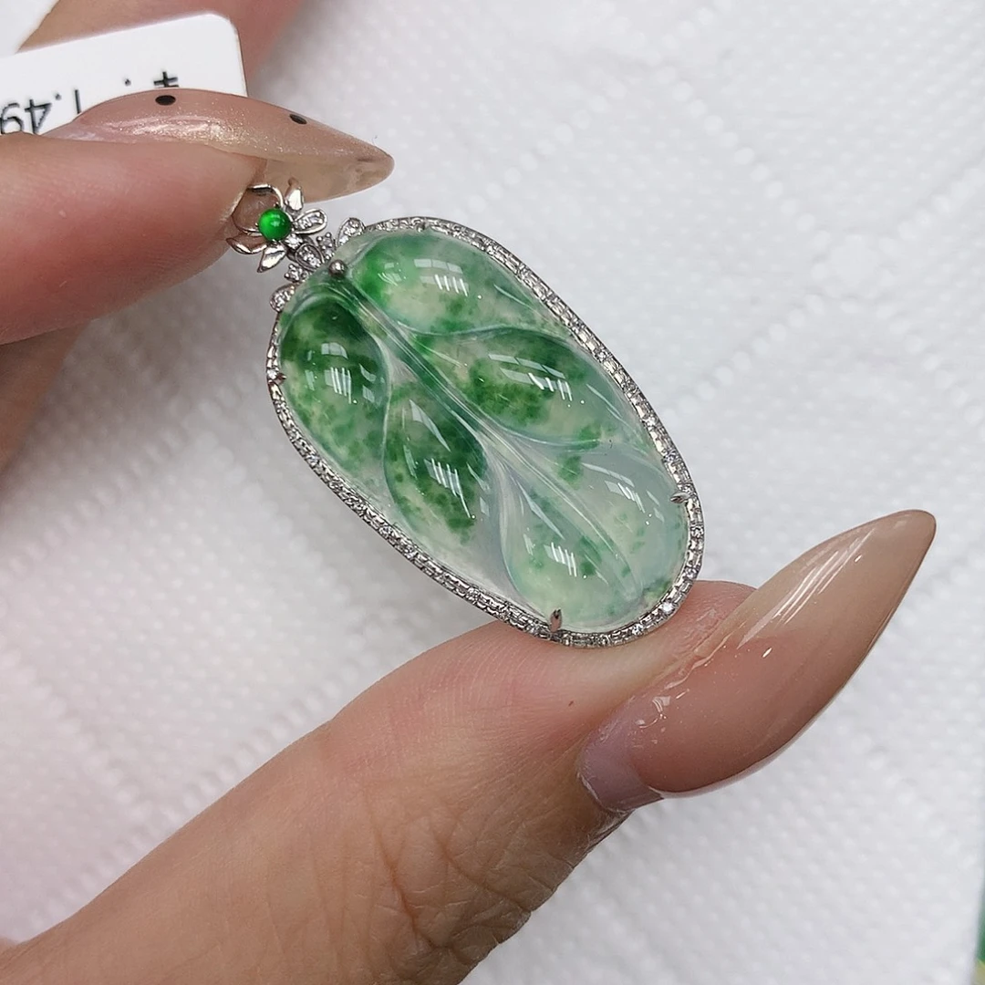 颈饰18K金镶嵌翡翠