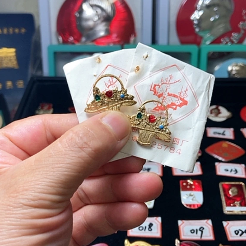 【闪购商品】铝六七十年代的2枚章