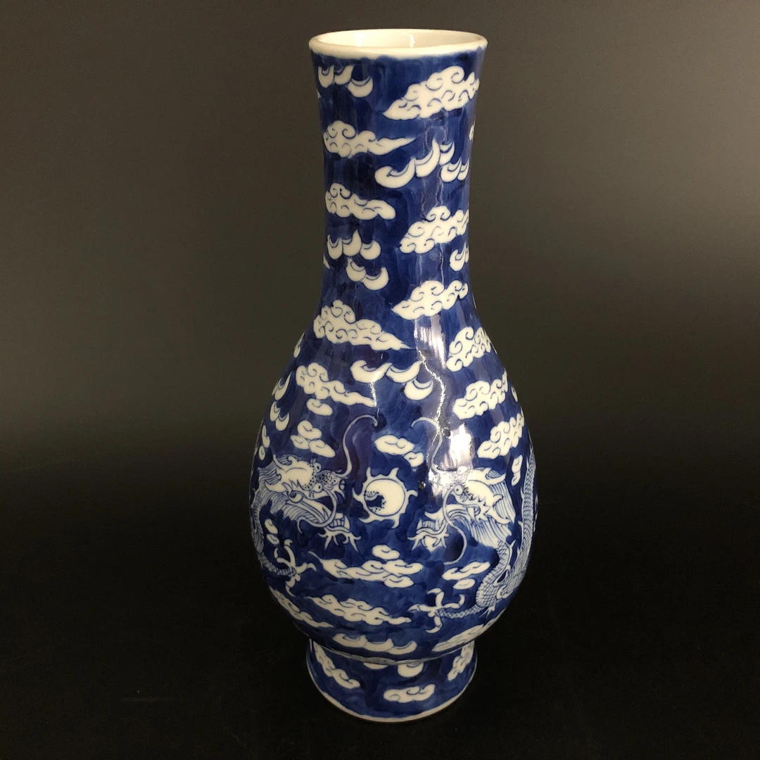 25110032 清光绪青花双龙戏珠赏瓶 高：26.4cm