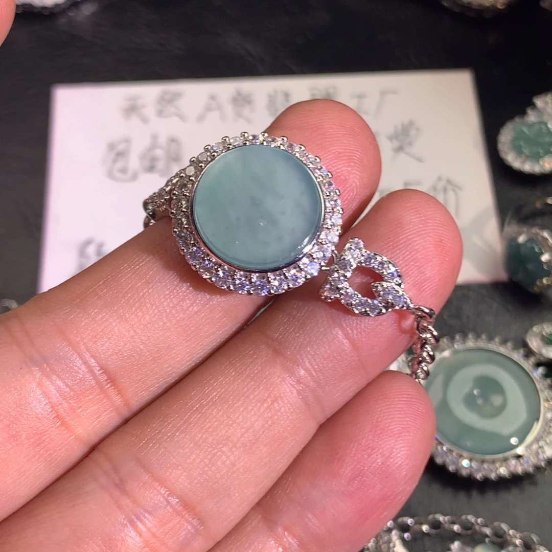 翡翠颈饰未镶嵌手链