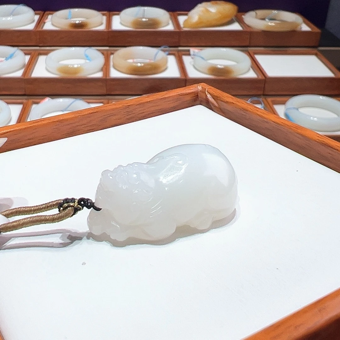 和田玉吊坠未镶嵌