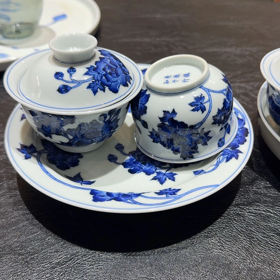 预***见景德镇陶瓷。