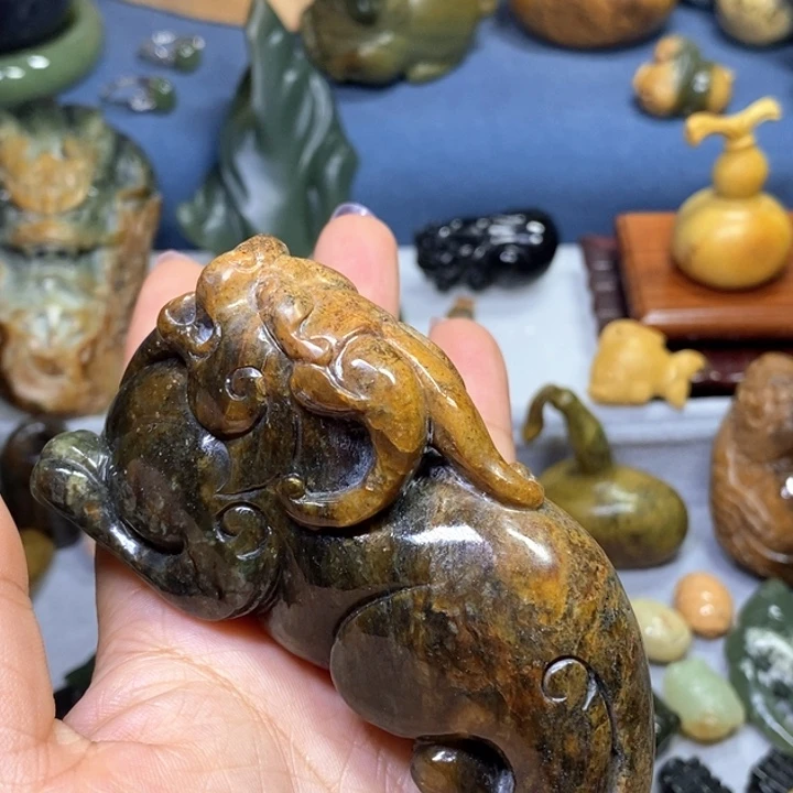 岫岩河磨玉（透闪石质玉）未镶嵌把件特价