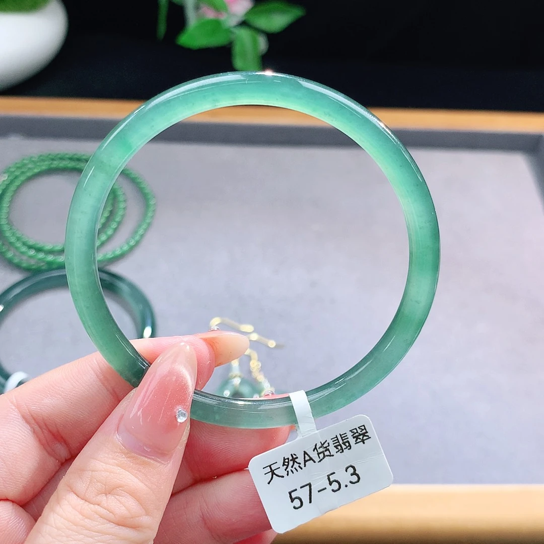 未镶嵌手镯（圆镯）翡翠