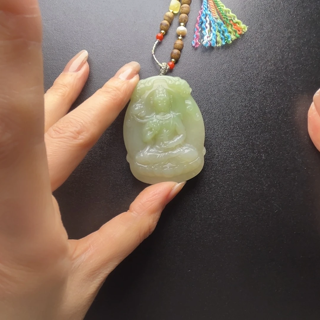 静****和田玉未镶嵌颈饰