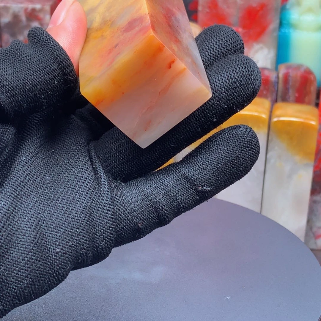 昌化石五彩红花冻印章