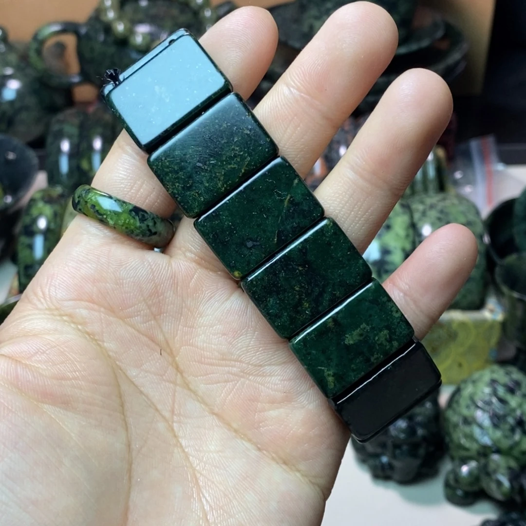 蛇纹石玉未镶嵌项链