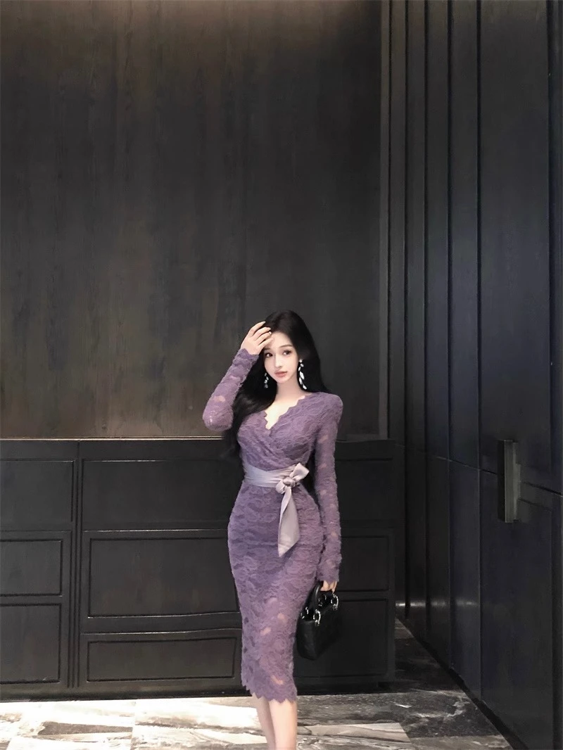 紫色v领秋冬蕾丝连衣裙女冬季长袖裙子修身绑带中长款收腰包臀裙