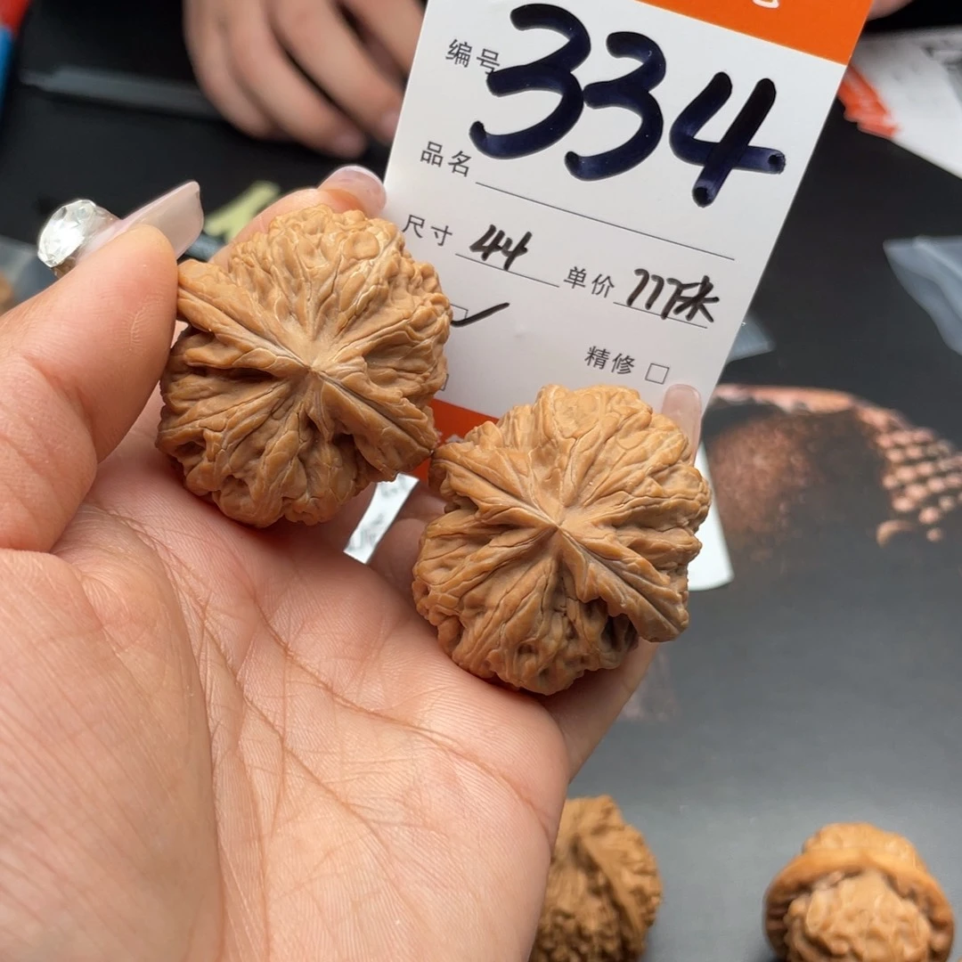 @***城把件文玩核桃44尺寸红锦鲤