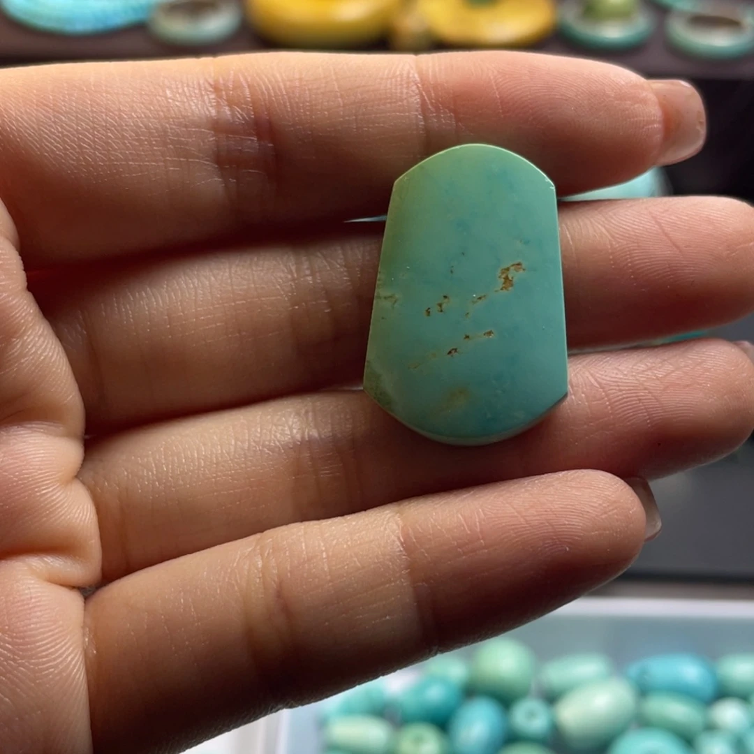 绿松石未镶嵌颈饰