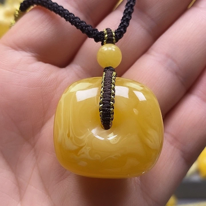 琥珀未镶嵌颈饰吊坠15.3g