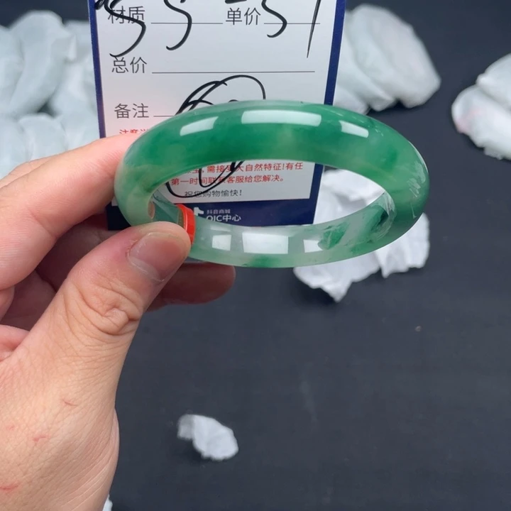 石英质玉（非洲翠）手镯未镶嵌