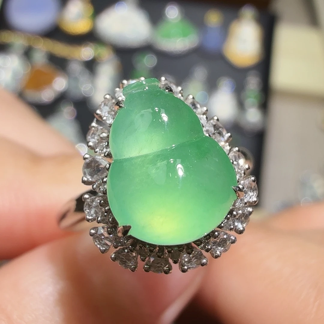 18K金镶嵌戒指翡翠