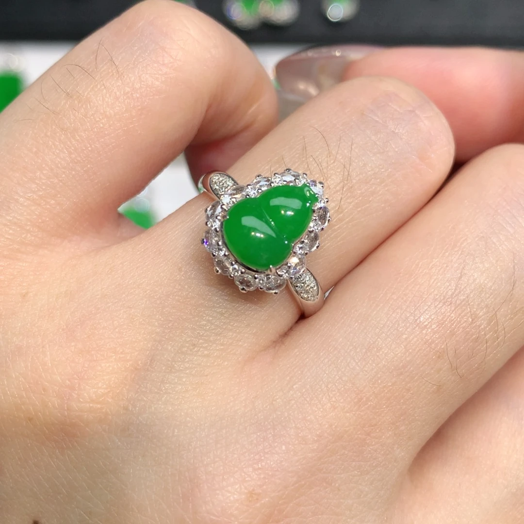 翡翠戒指18K金镶嵌戒指