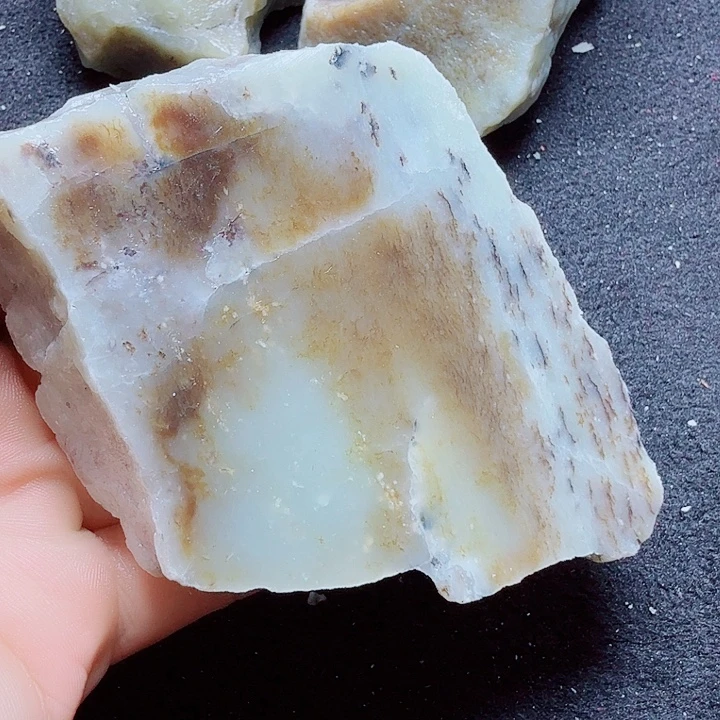 未镶嵌和田玉（糖玉）珠宝半成品