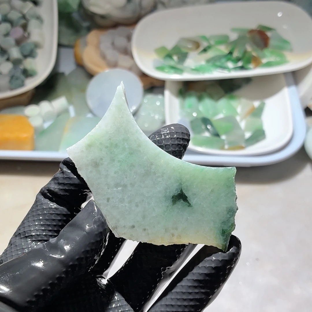 颈饰未镶嵌翡翠边角料