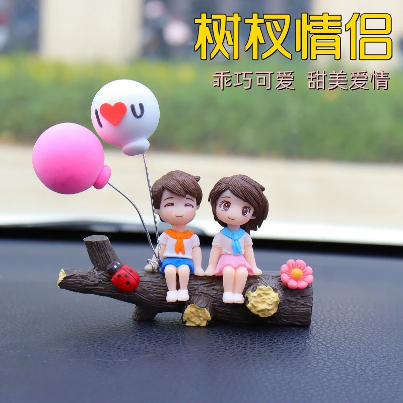 趋新品汽车中控台摆件小人车内饰品摆件情侣车载装饰用品车载摆件