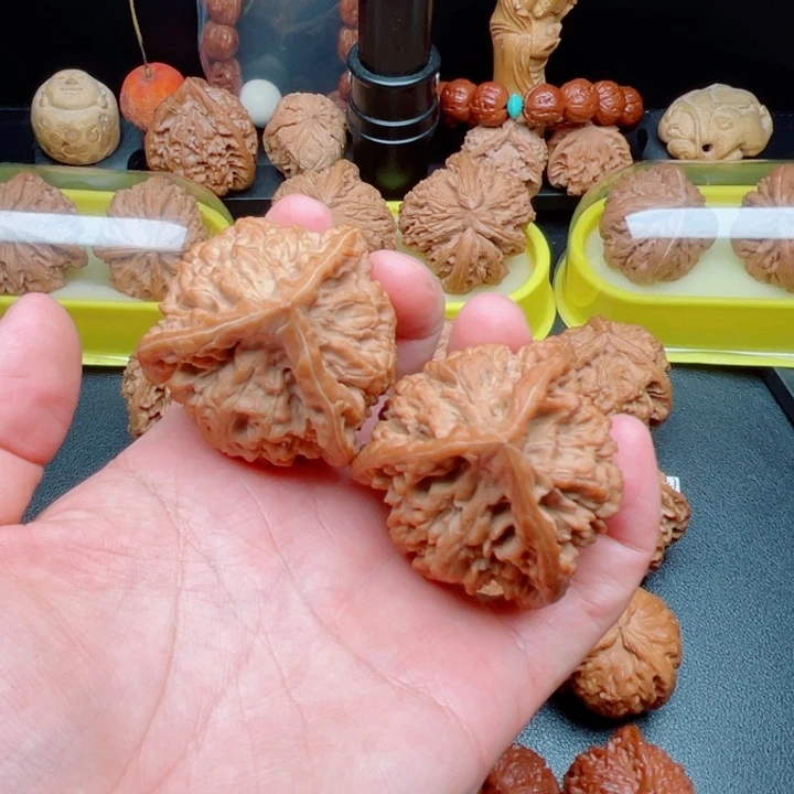 把件文玩核桃麒麟纹官帽三棱47×46×46