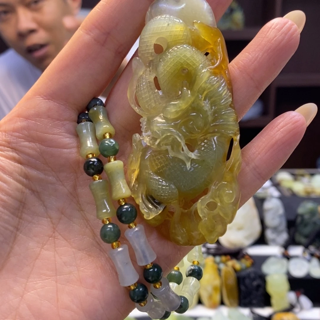 未镶嵌蛇纹石玉颈饰