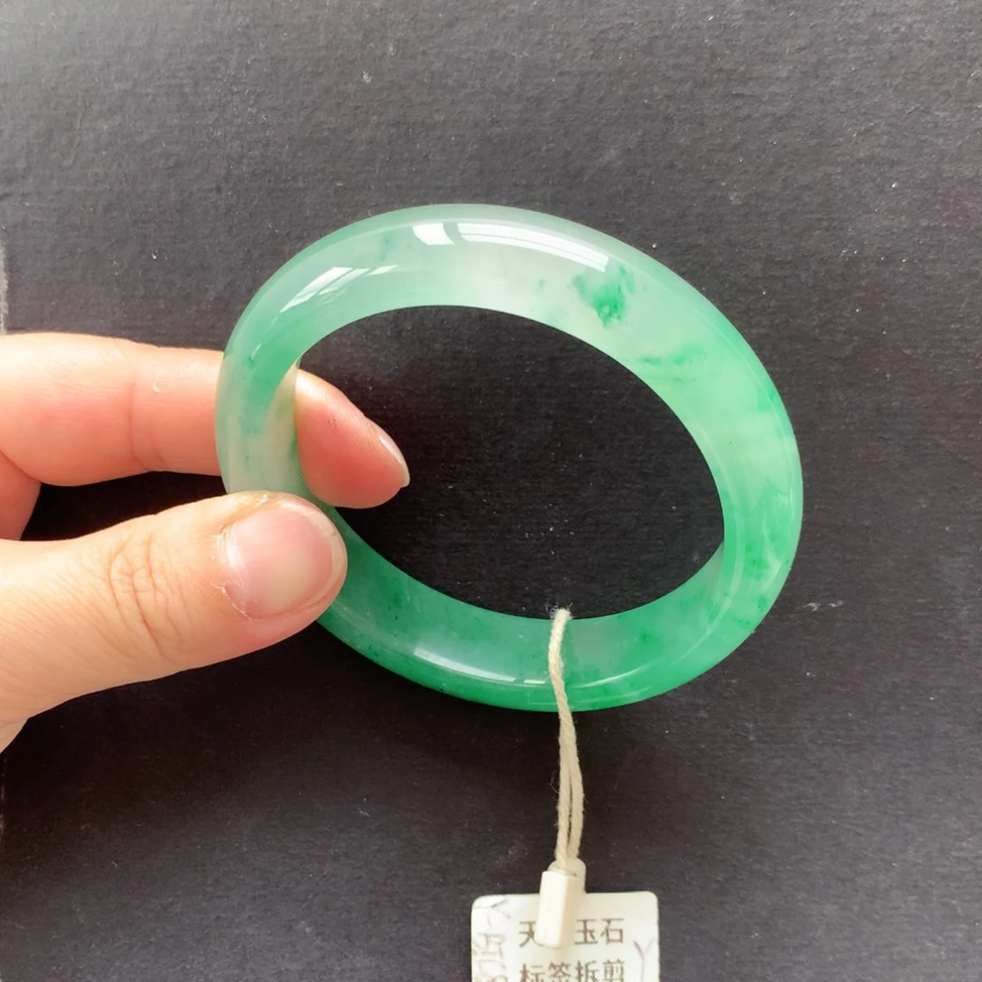 石英质玉（非洲翠）手镯未镶嵌
