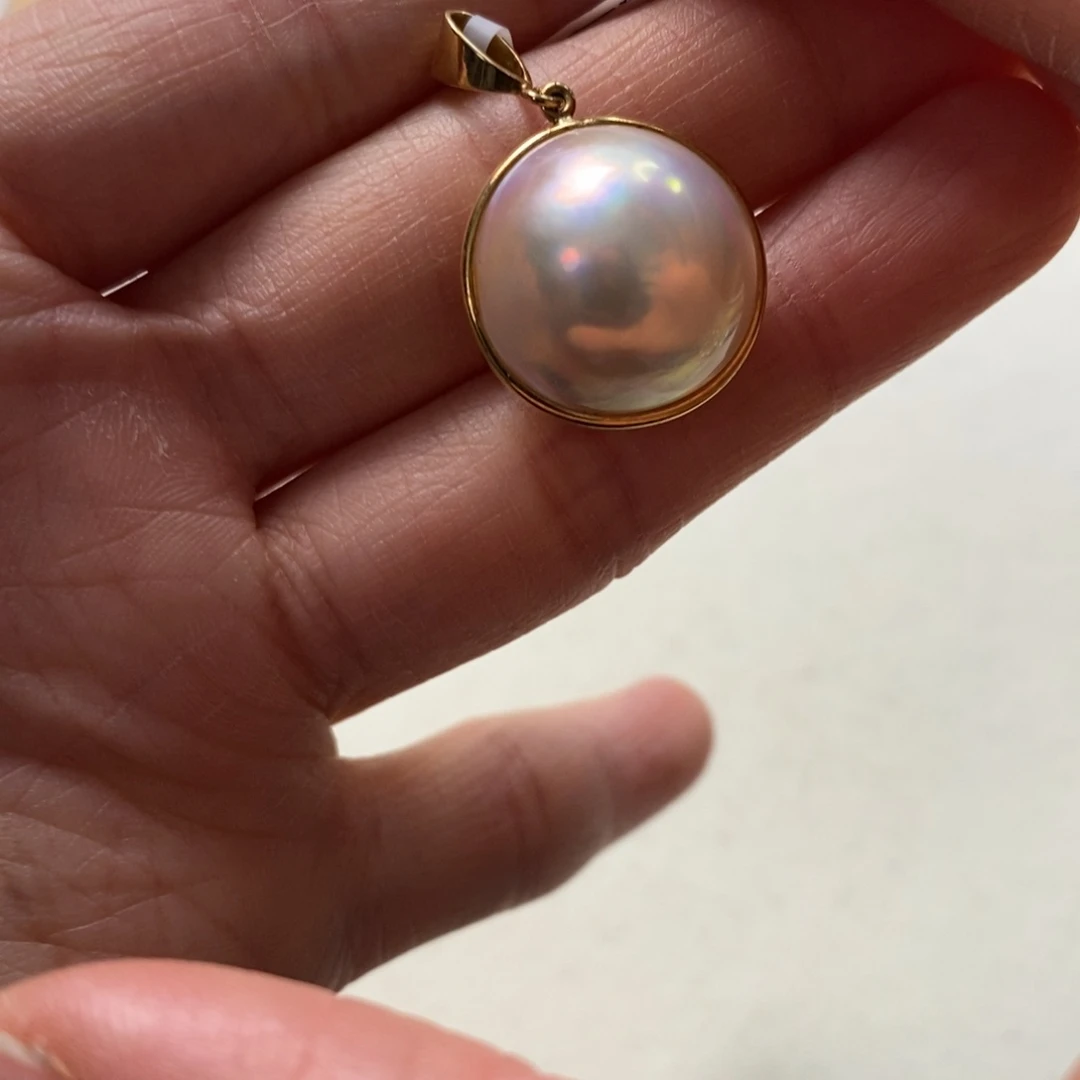 拼合珍珠（马贝珠）颈饰18K金镶嵌