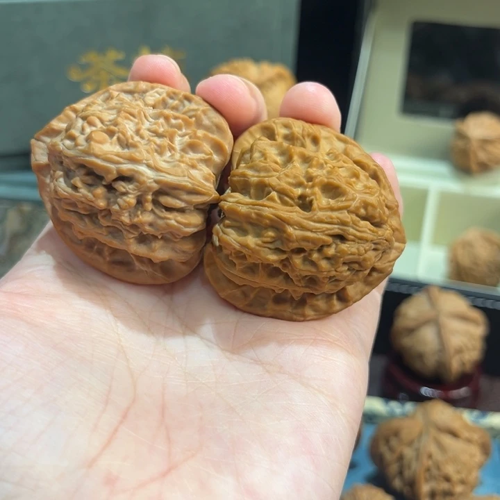 文玩核桃吊坠42三角白