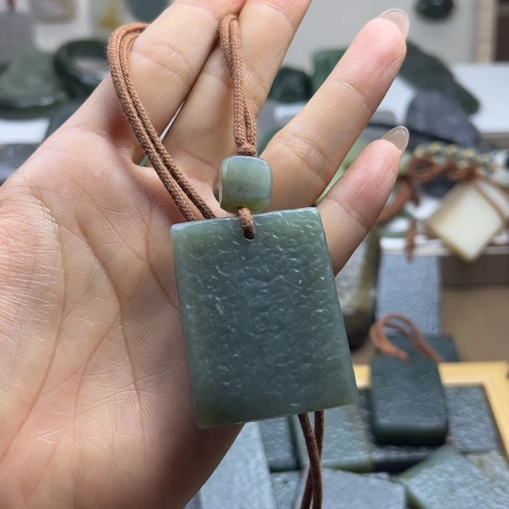 和田玉（糖玉）未镶嵌颈饰