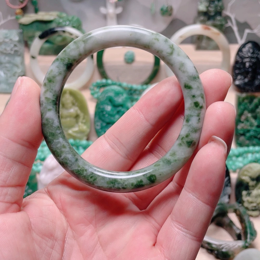 独山玉未镶嵌手镯