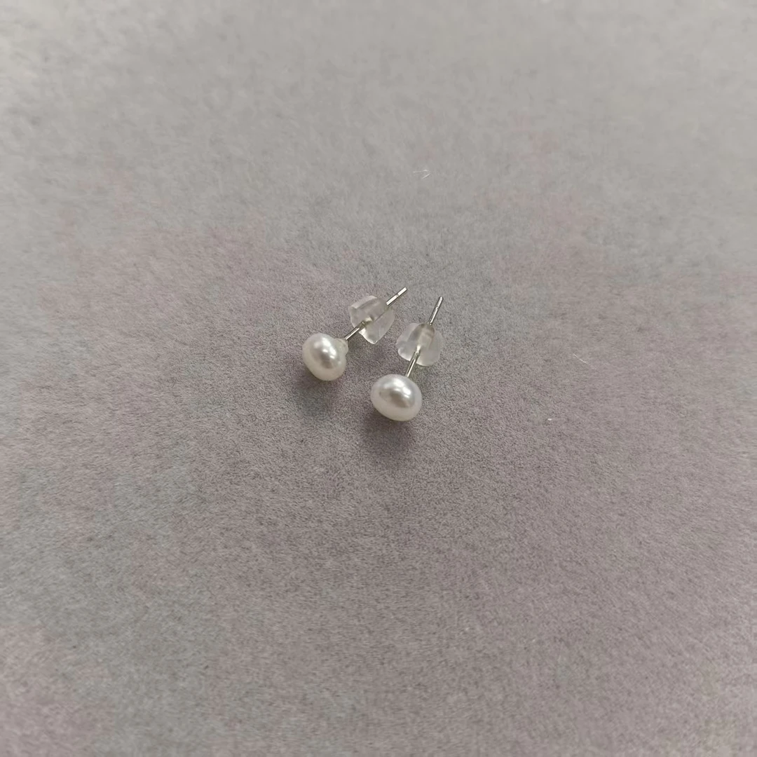 淡水珍珠小米耳钉 4-5mm