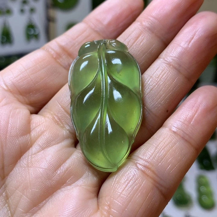 岫玉颈饰未镶嵌吊坠