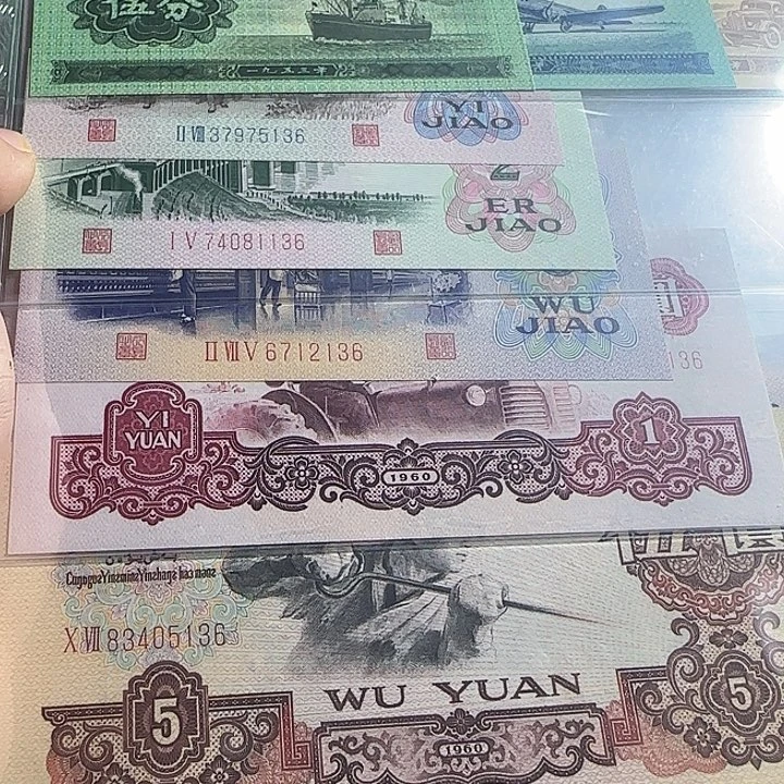 小小三一套全新评级尾三同