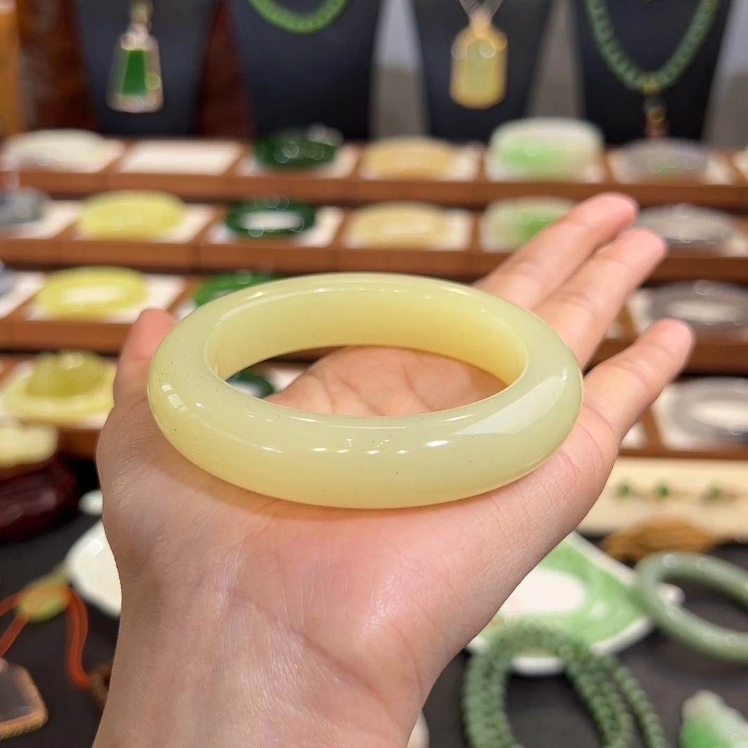 和田玉手镯未镶嵌新疆冰油黄口带青花57