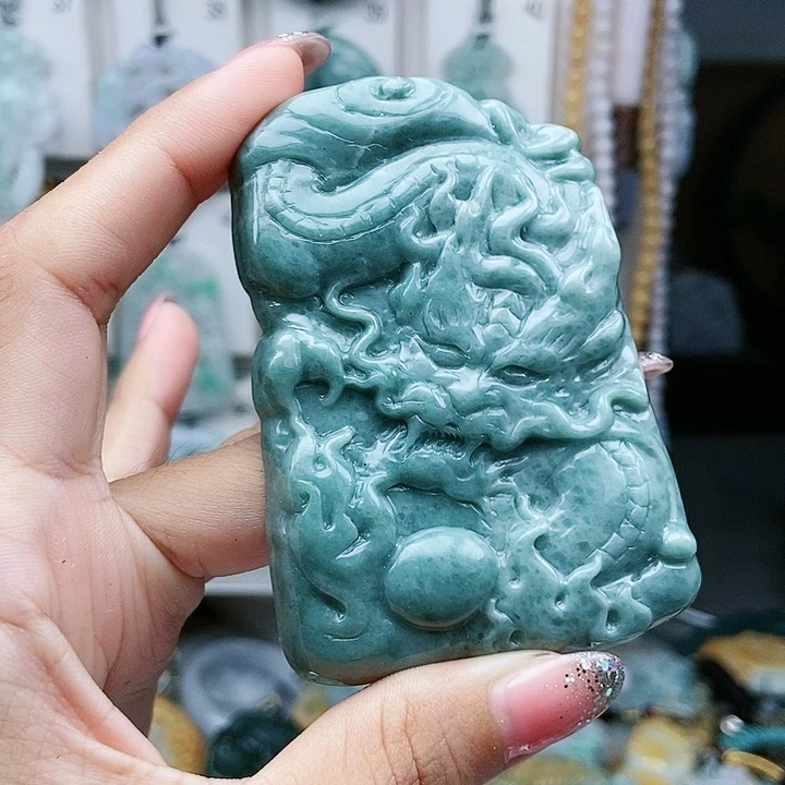 颈饰足铂镶嵌翡翠翡翠