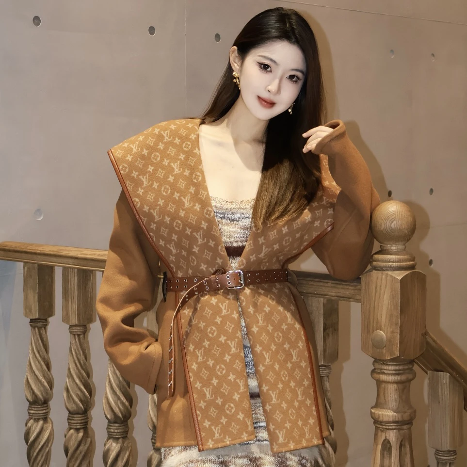 全新未使用 LV bk267 内里满印logo大衣 聚酯纤维 38码